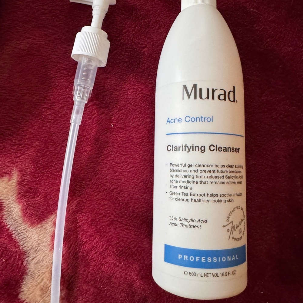 Murad Clarifying Cleanser - White and Blue
